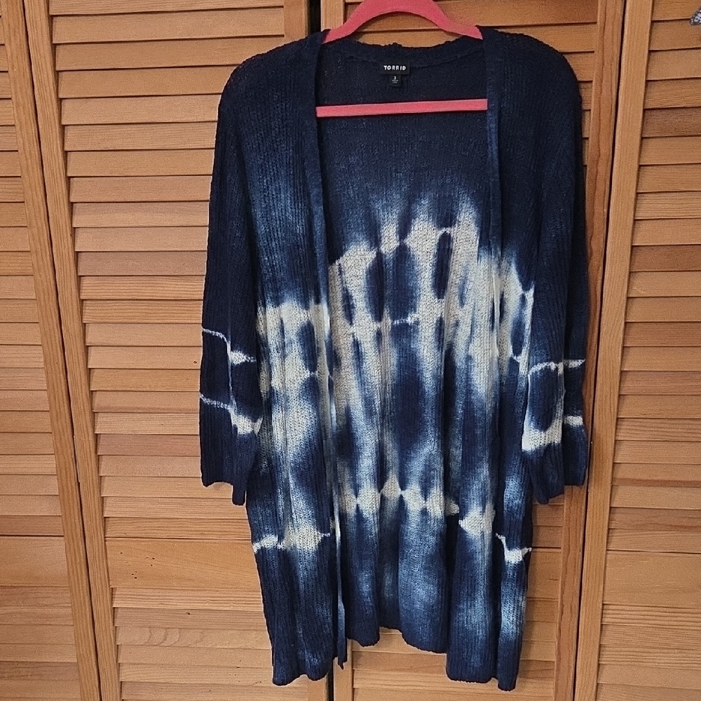 Torrid Navy and White Tie-Dye 3/4 Sleeve Cardigan